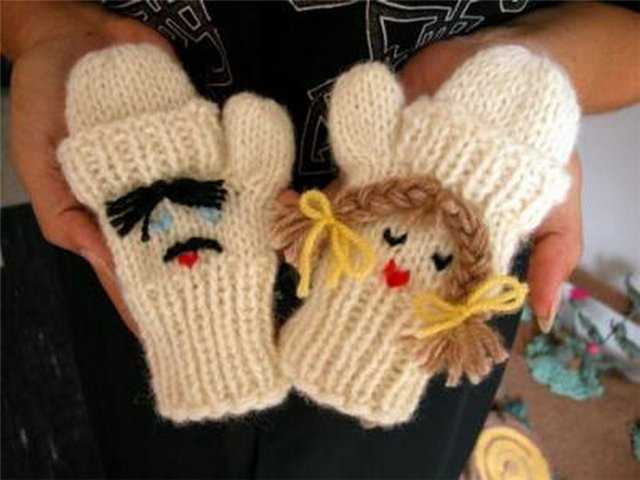 Shark mittens knitting pattern