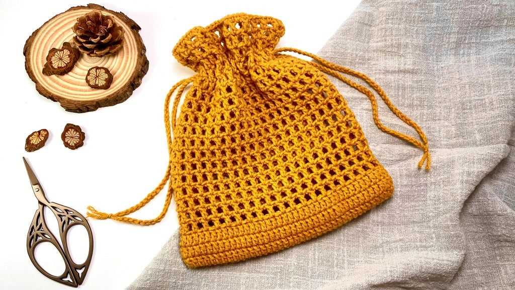 Create a Cozy Knitted Drawstring Pouch with This Free Pattern Knitted drawstring pouch pattern