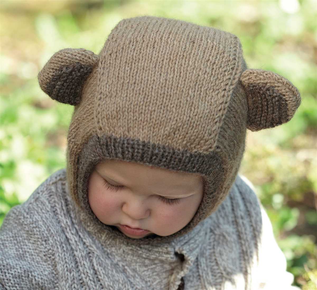 Newborn bear hat knitting pattern