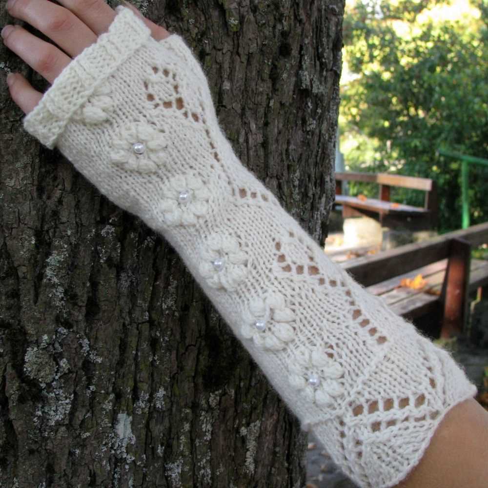 Lace fingerless gloves knitting pattern
