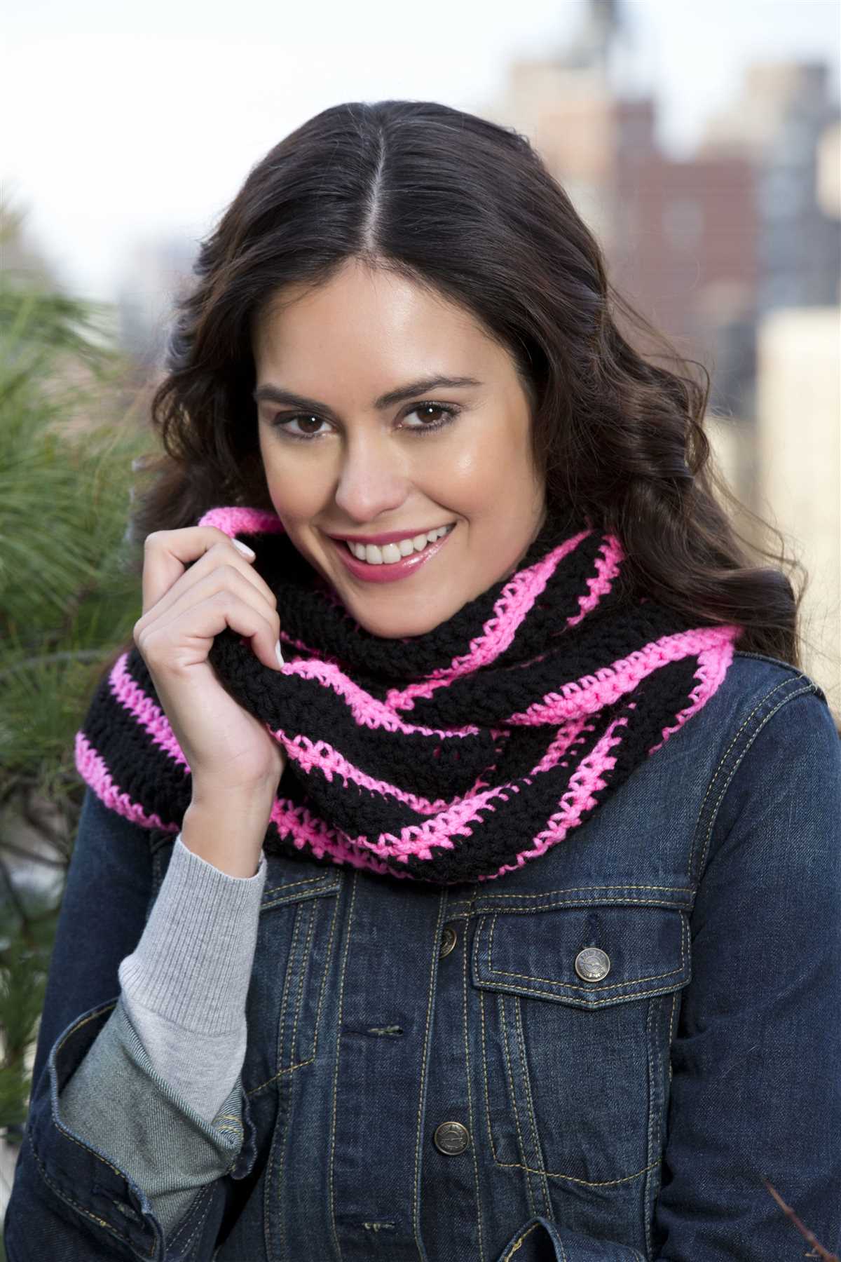 Easy two-color scarf knit pattern