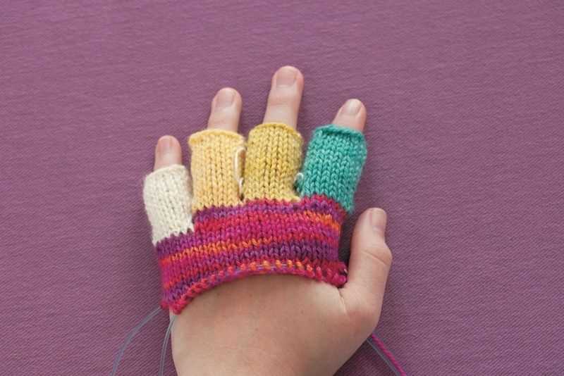 Beginner fingerless gloves easy half finger gloves knitting pattern