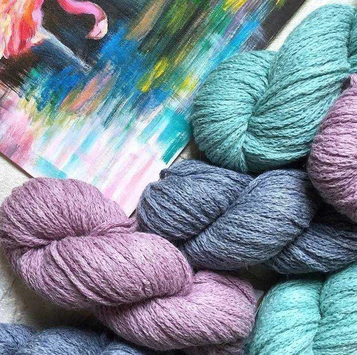 Knitting patterns using alpaca yarn