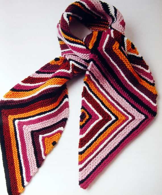 Knitted triangle head scarf pattern