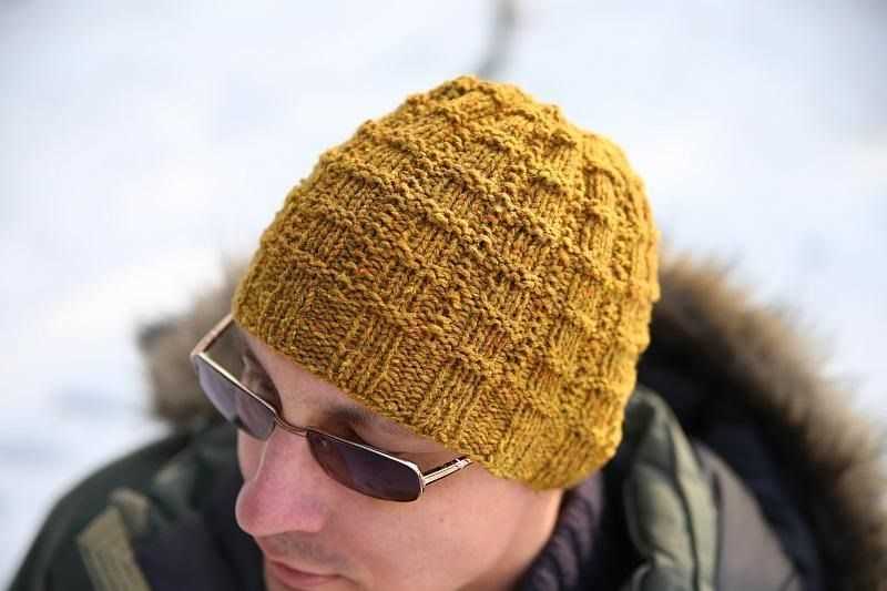 Simple Knitting Pattern for Men's Hats Using Straight Needles Mens hat knitting pattern straight needles
