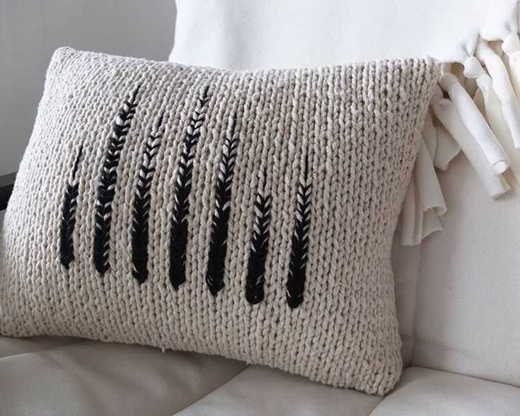 Cozy Up Your Space with a DIY Knitted Pillow Pattern Knitted pillow pattern