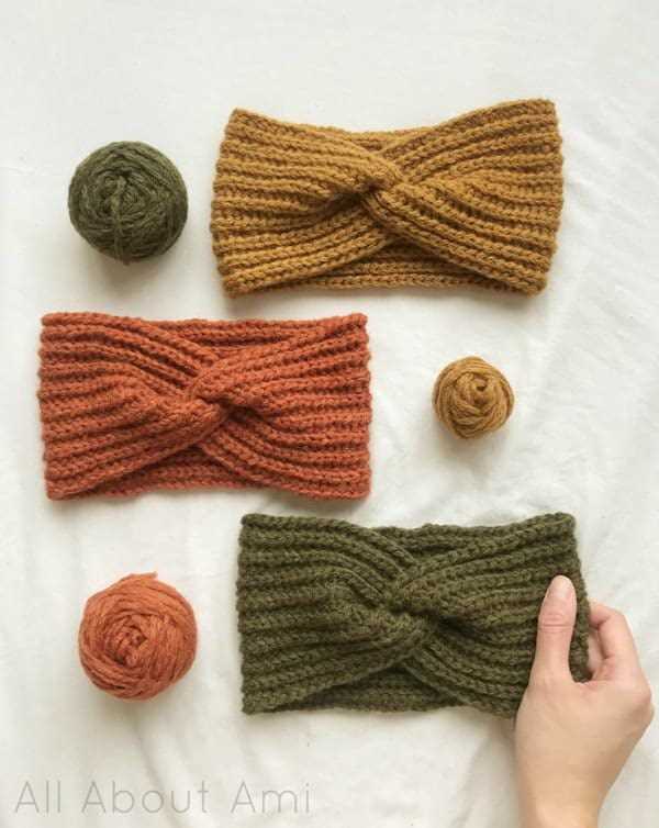 Knit headband with twist pattern