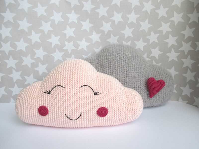 Knitted cloud pattern