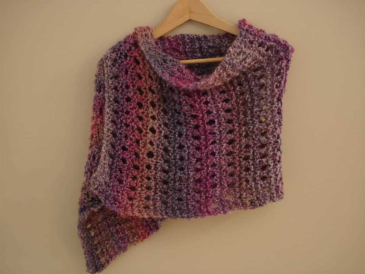 Simple knitted shawl pattern