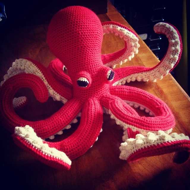 Ollie the octopus knitting pattern