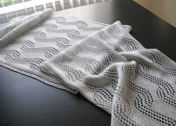 Simple knitted shawl pattern