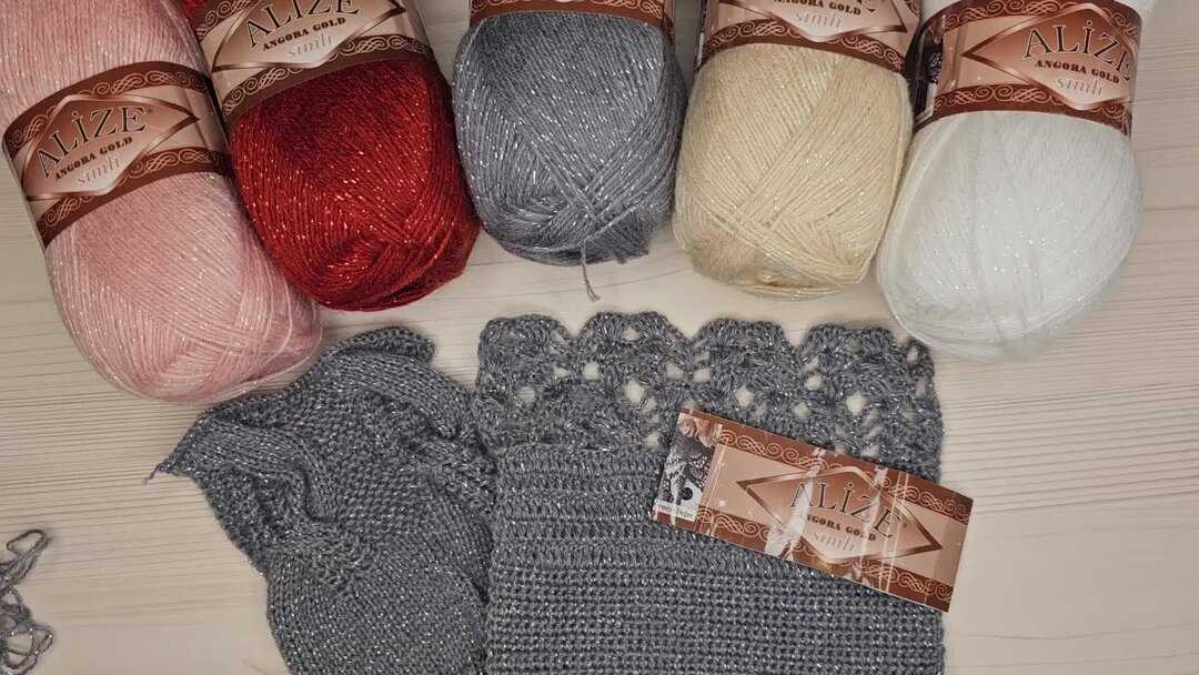 Knitting patterns using angora yarn
