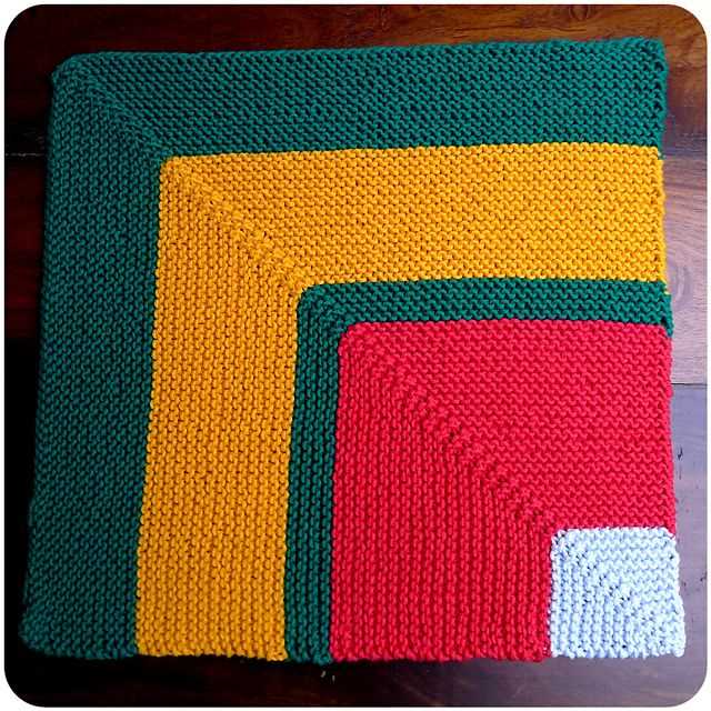 Free geometric knitting patterns