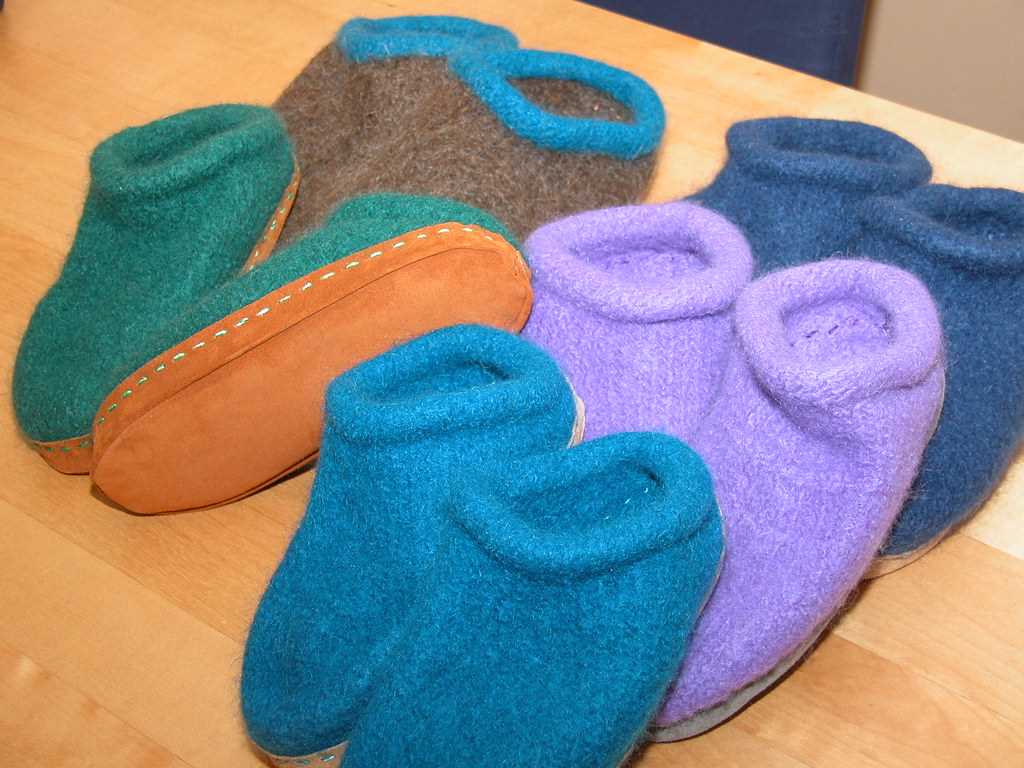 Free felted clogs knitting pattern