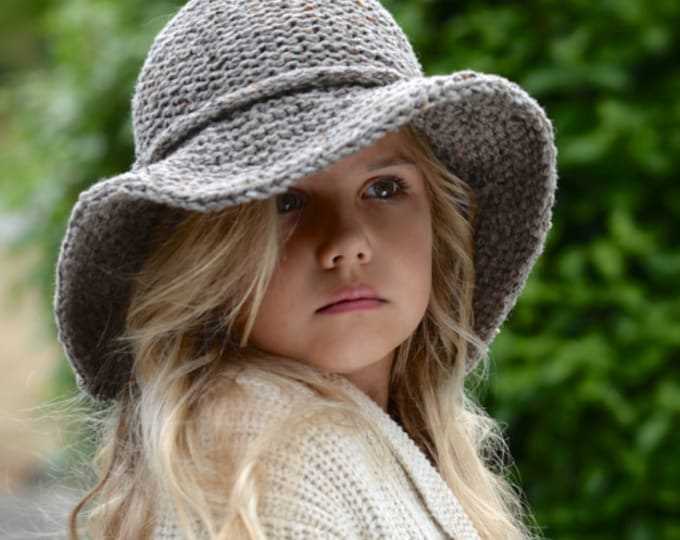 Knitted floppy hat pattern