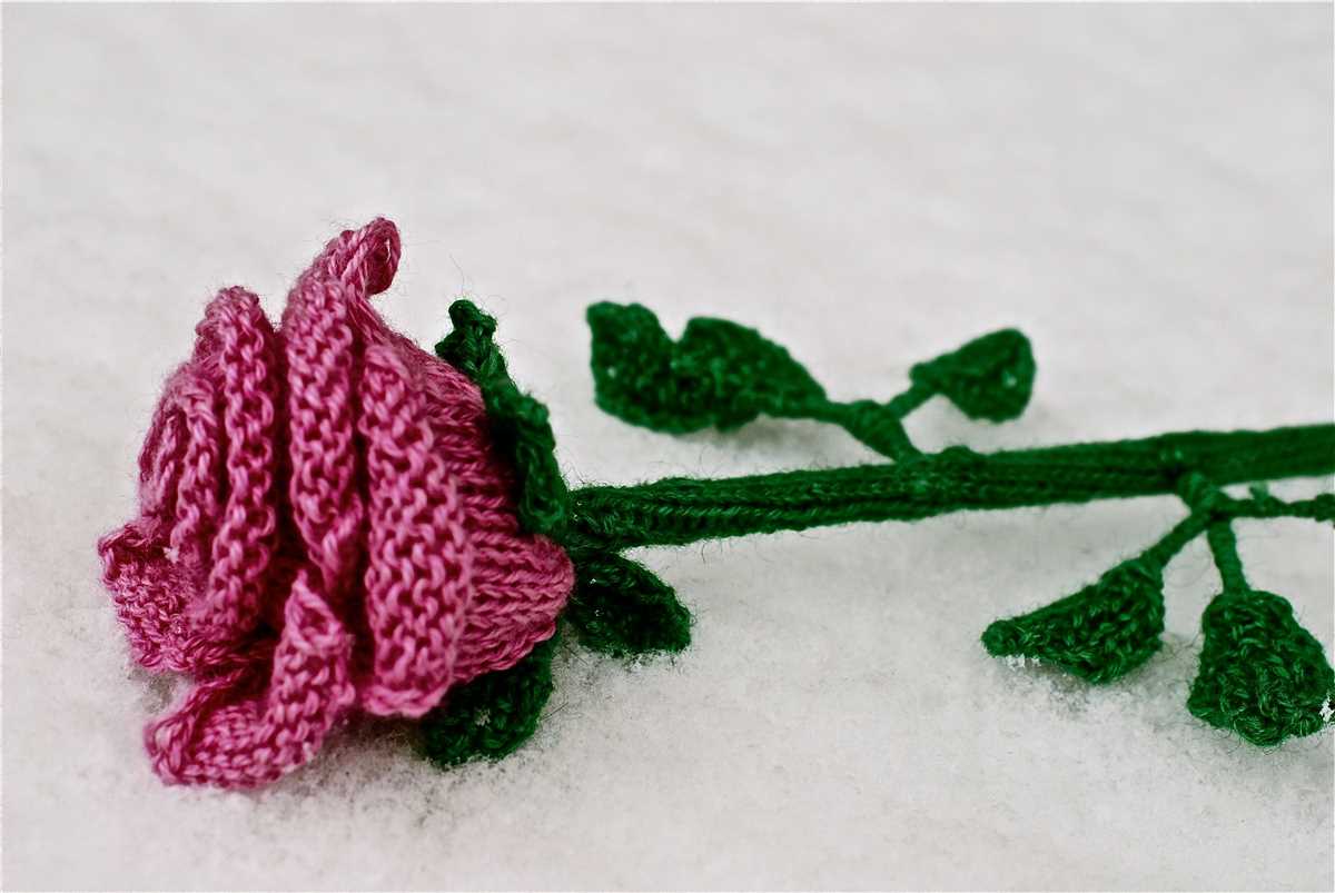 Knit rose flower pattern