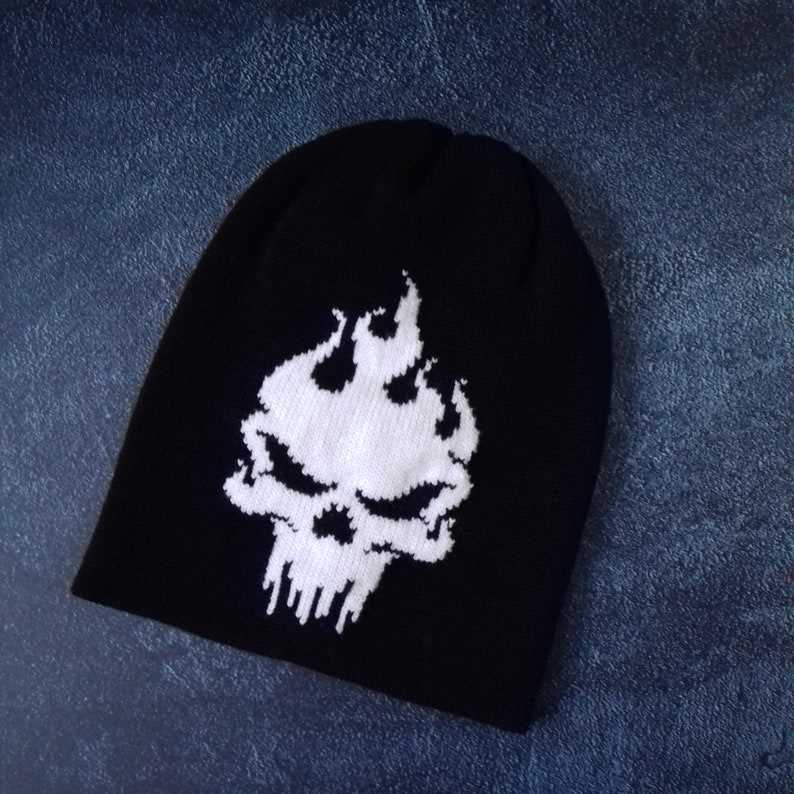 Knit hat with skull pattern