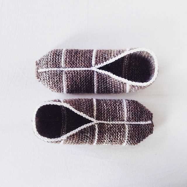 Simple knitted slipper pattern