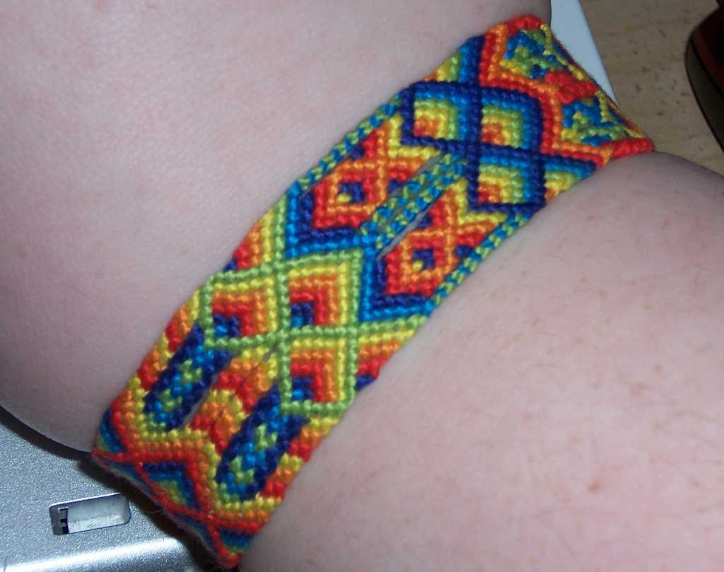 Knitted friendship bracelet pattern
