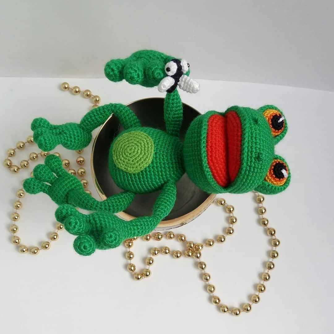 Handcrafted Knitting Pattern - Delightful Frog and Toad Duo Frog and toad knit pattern