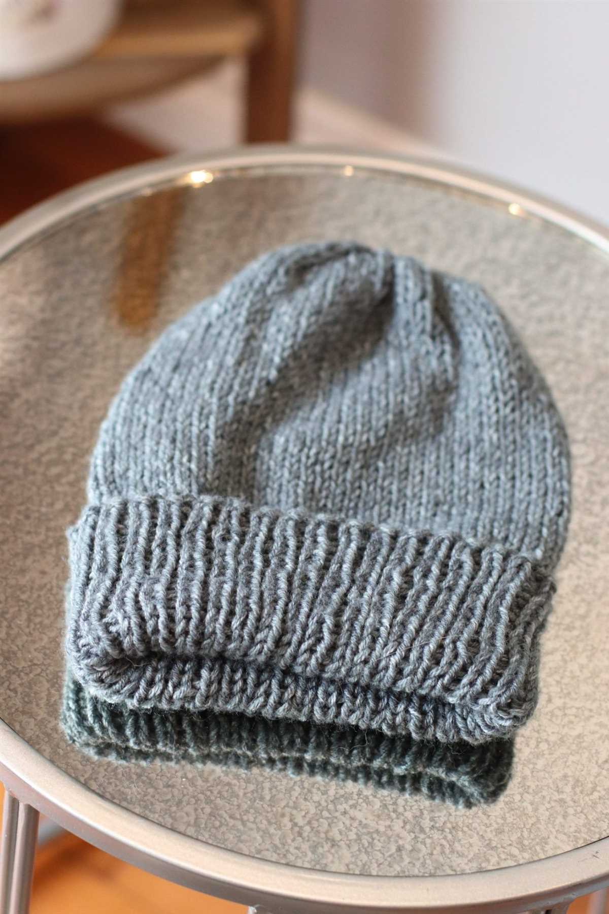 Beginner beanie knitting pattern