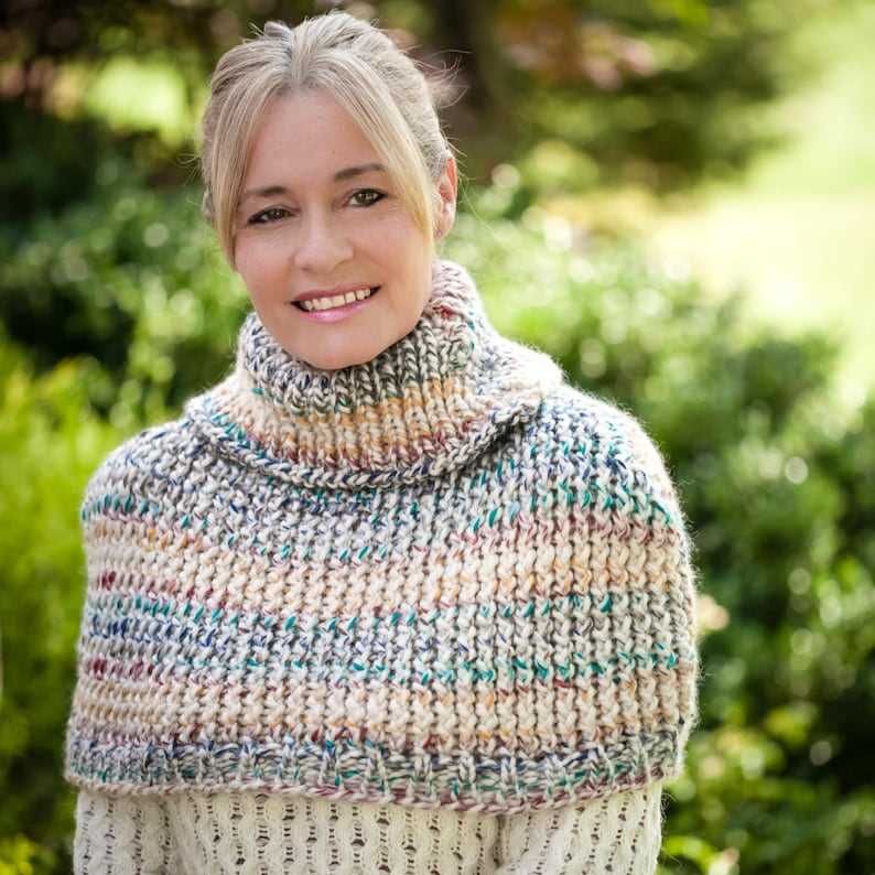 Knitted capelet pattern free