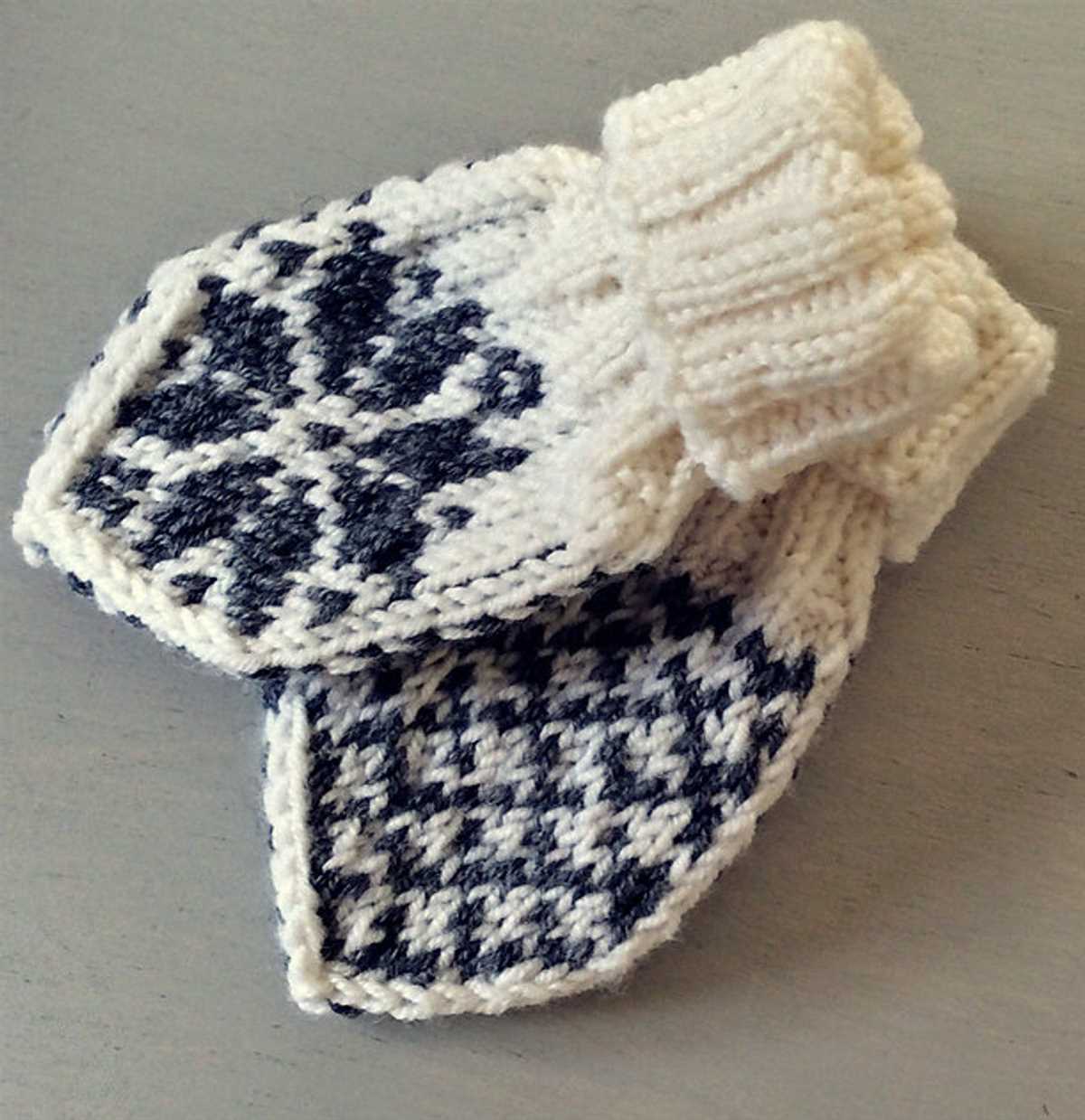 Baby mittens knitting pattern