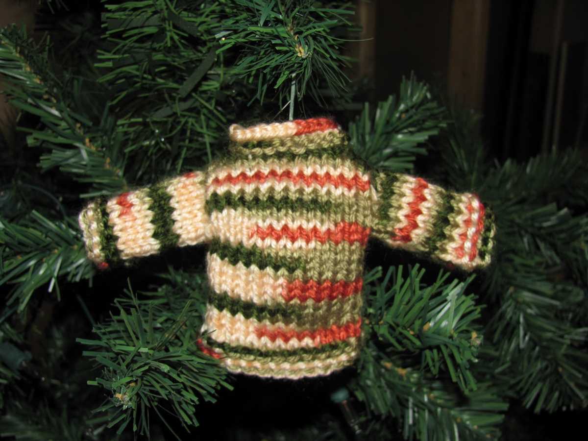 Mini sweater ornament knitting pattern
