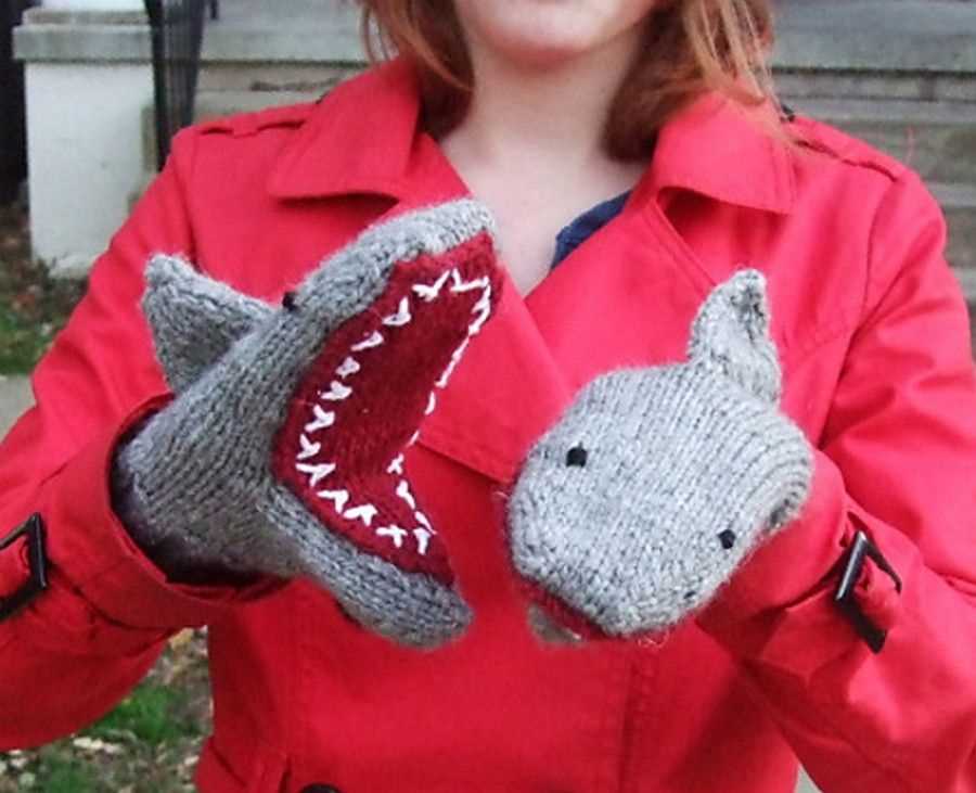 Shark mittens knitting pattern