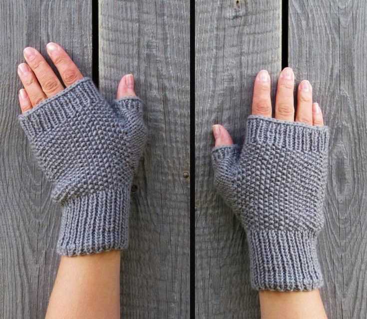 Cable fingerless gloves knitting pattern