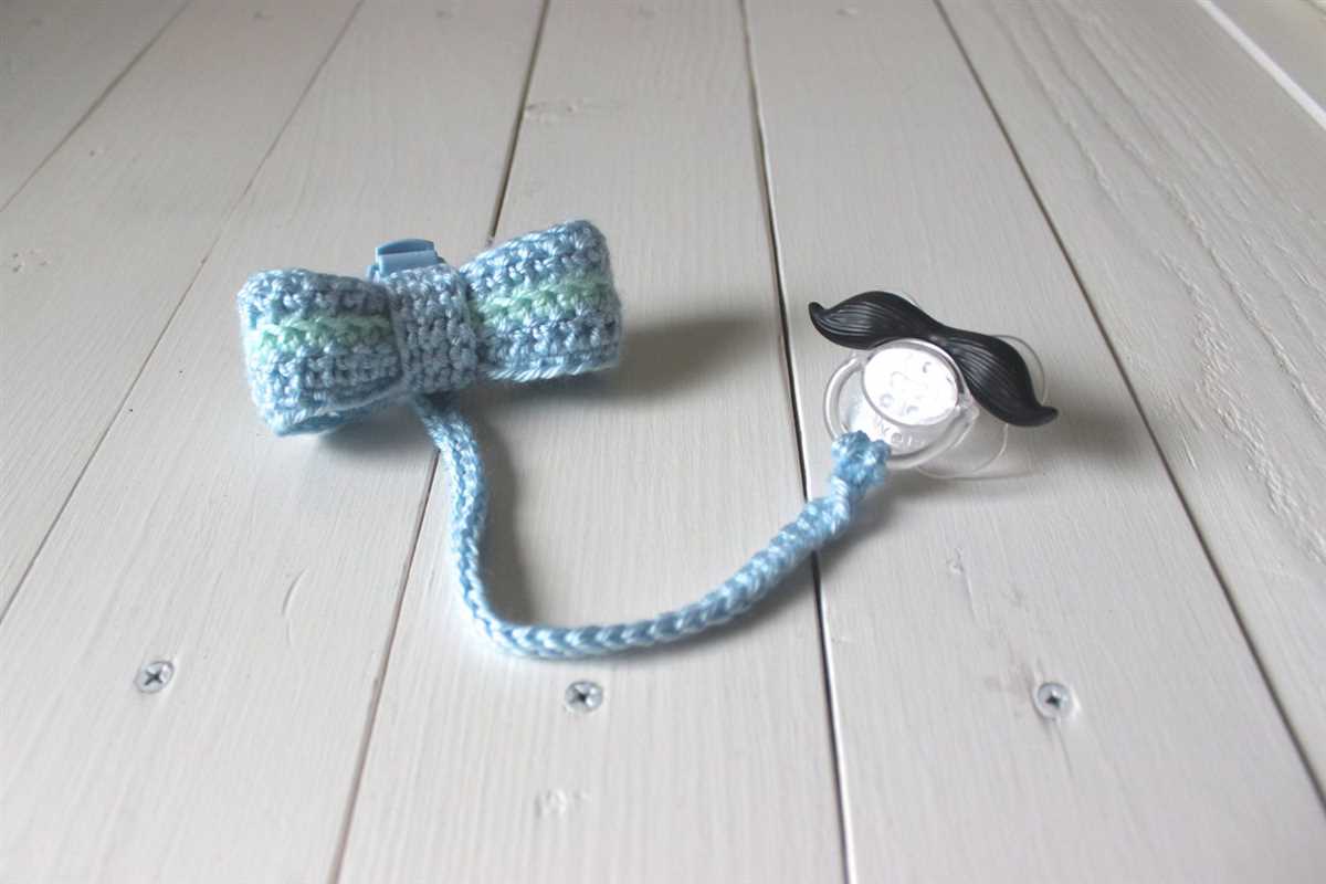 Knitted pacifier clip pattern