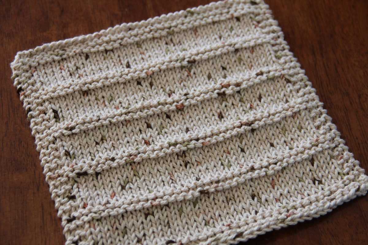 Pattern for knitted dishcloth on diagonal