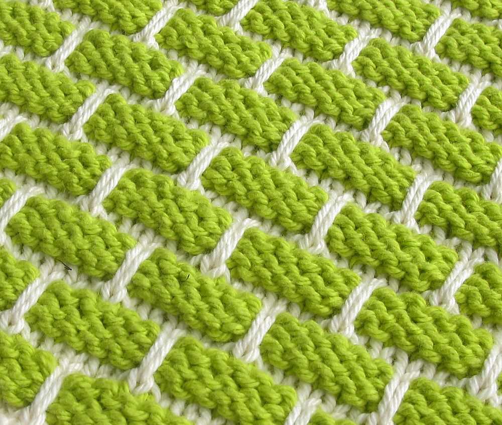 Pattern knitting