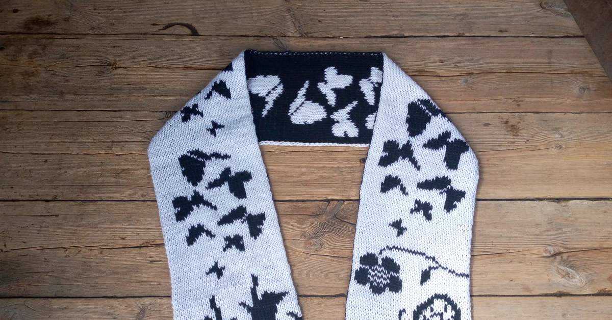 Paw print scarf knitting pattern