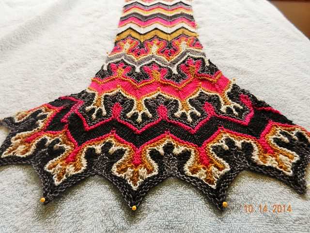Paw print scarf knitting pattern