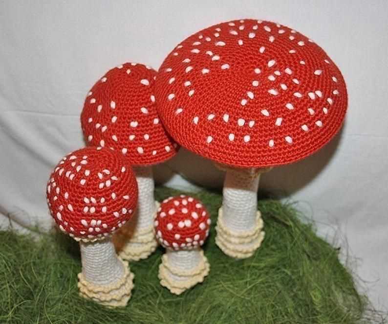 Knitted toadstool pattern