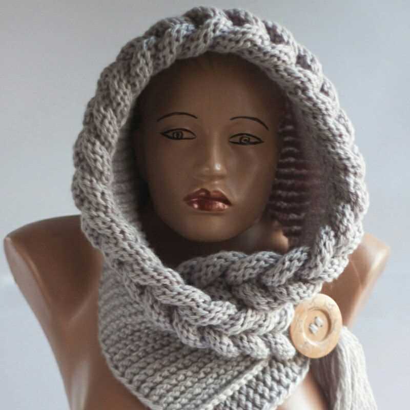 Knitted scarf with buttons pattern