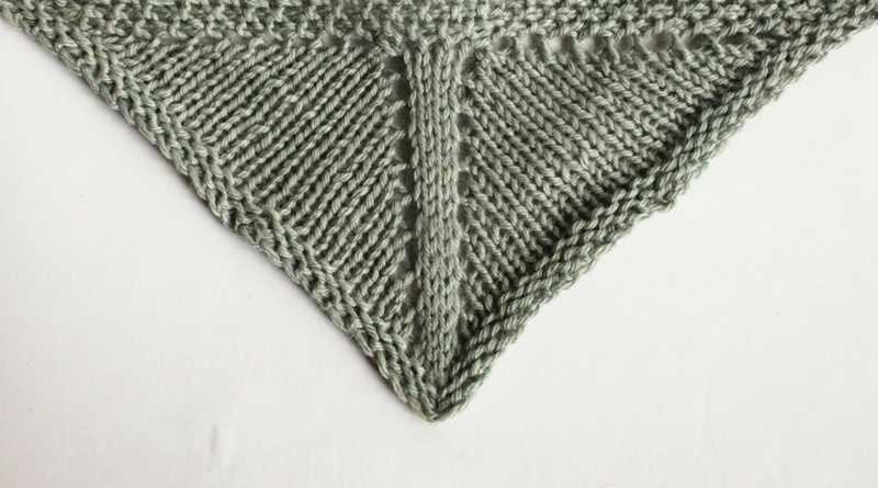 Knitted triangle head scarf pattern