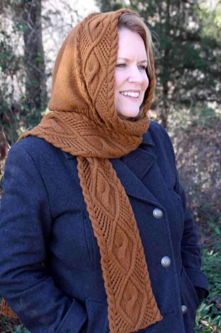 Knitting pattern for scarf with hood and pockets