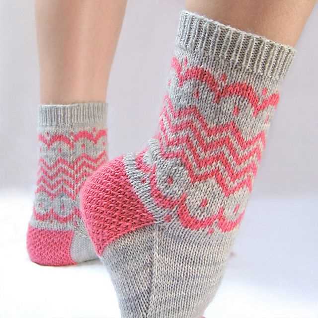 Discover Gorgeous Knitted Sock Patterns for Women Womens knitted sock patterns