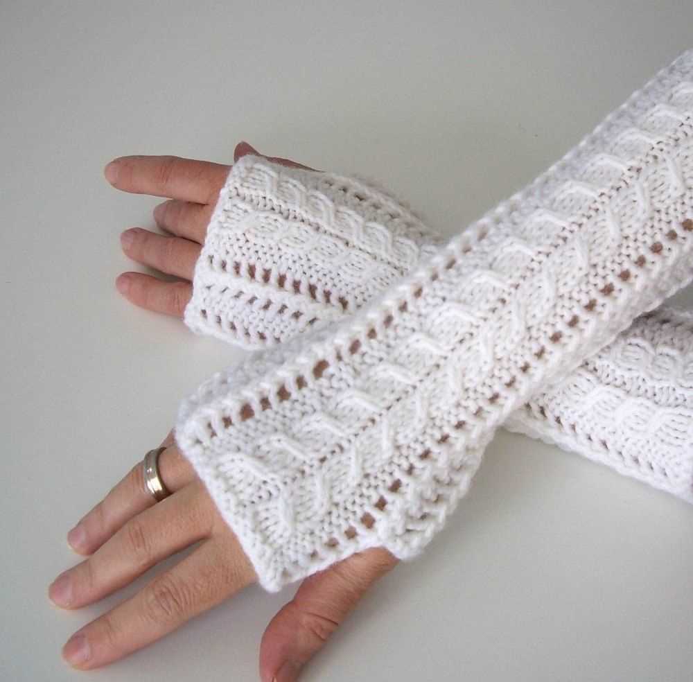 Lace fingerless gloves knitting pattern