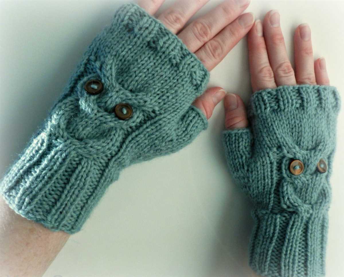 Cable fingerless gloves knitting pattern