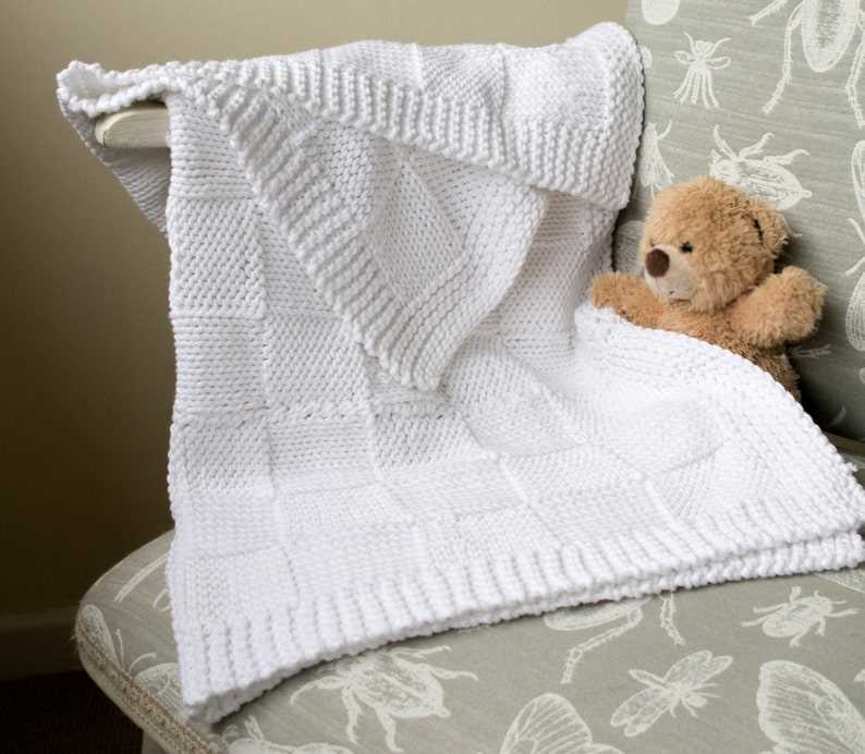 Knitting pattern for a cot blanket
