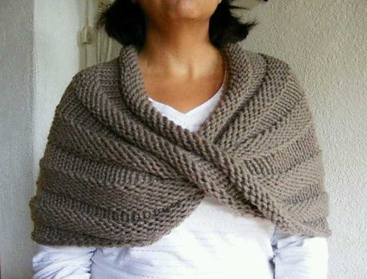 Knitted capelet pattern free