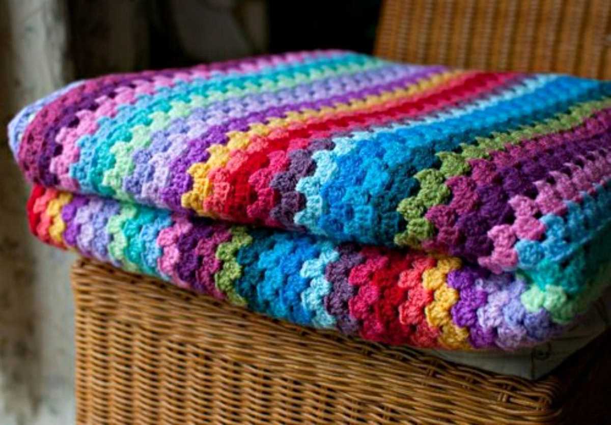 Multi color knit blanket pattern