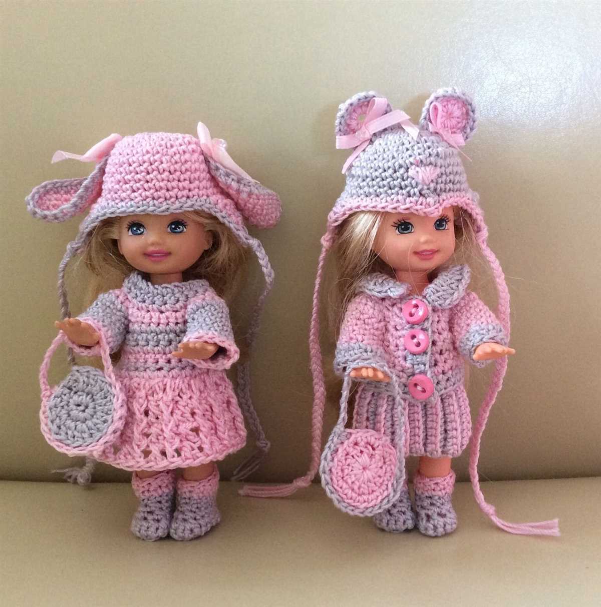 Knitting patterns for small dolls clothes