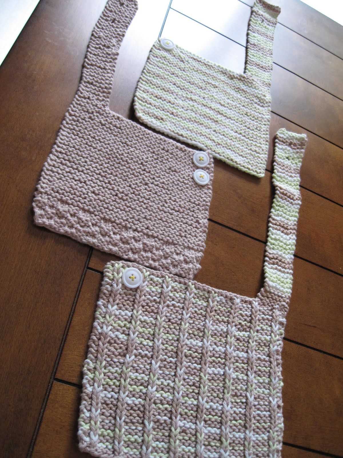Knitted bib pattern