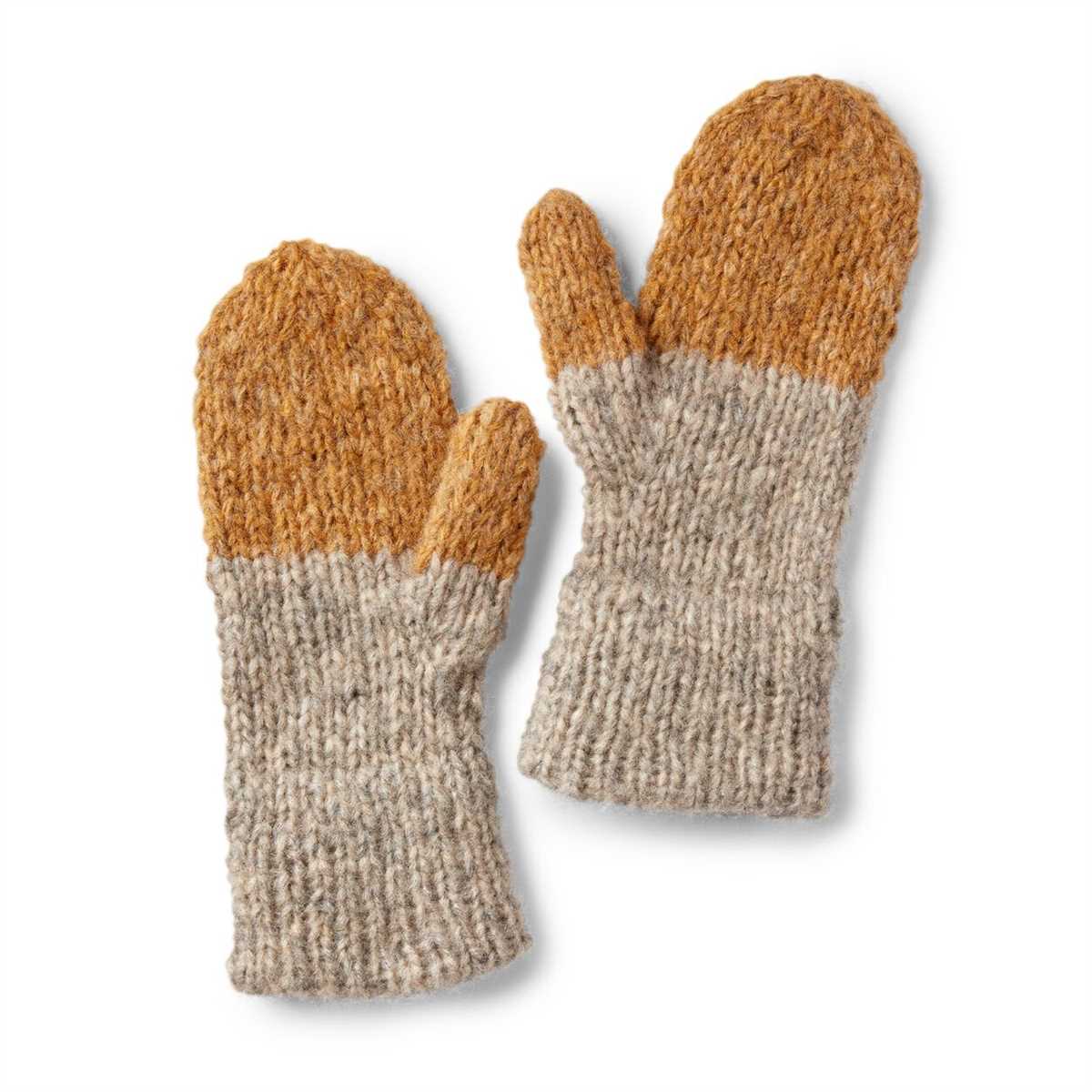 Cable knit mittens pattern