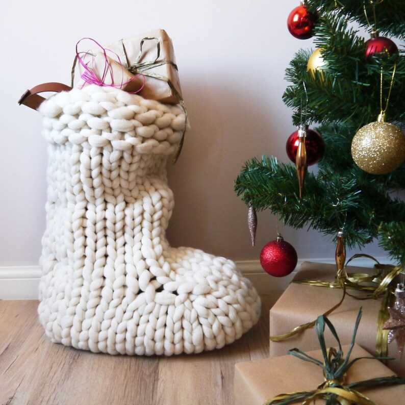 Chunky yarn knit christmas stocking pattern