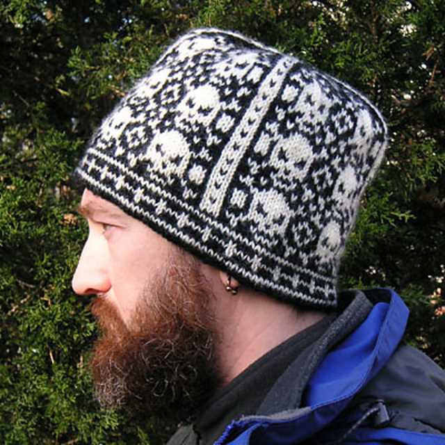 Knit hat with skull pattern